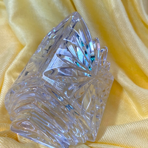 Mikasa Fire Blossom Full Lead Crystal Triangle Tea-light CandleHolder - Picture 4 of 7